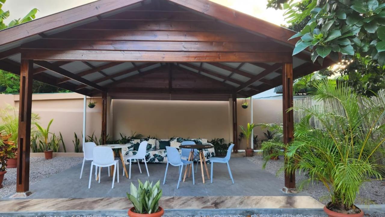 Green Self-Catering Apartment Beau Vallon  Exteriör bild