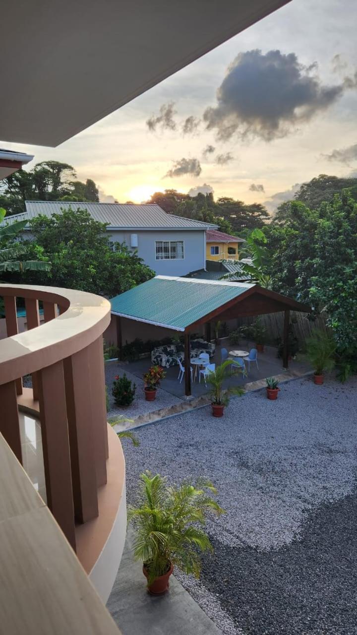 Green Self-Catering Apartment Beau Vallon  Exteriör bild